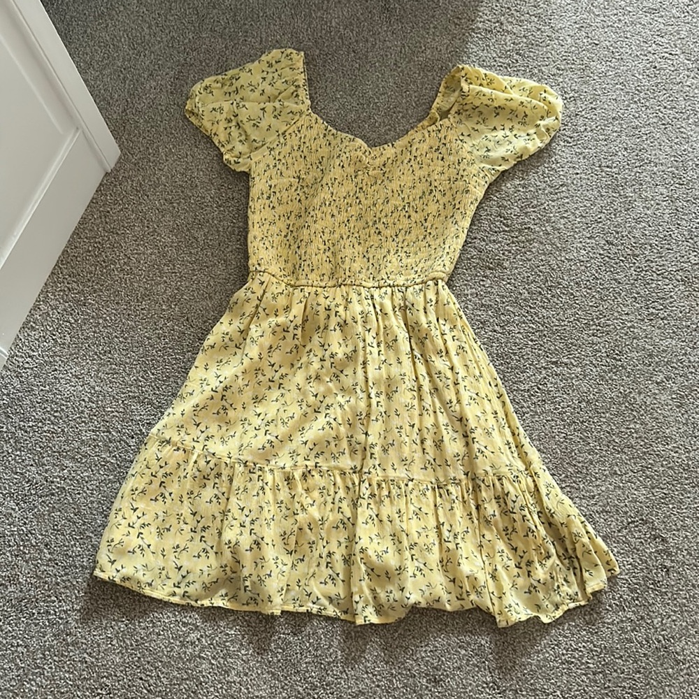 Yellow floral Hollister dress size medium
